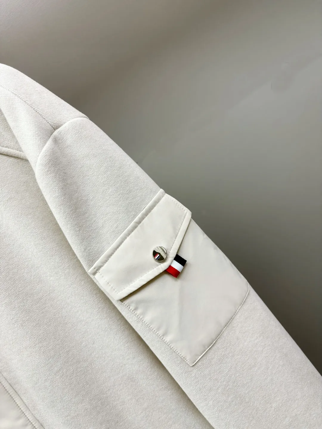 TB New Arrival ！！！ ， ！！New Arrival ，Classic 。 ， ， 90 ， ， 80% 。 ， ， ， 。 Sizes：M-XXXL ：Black Beige